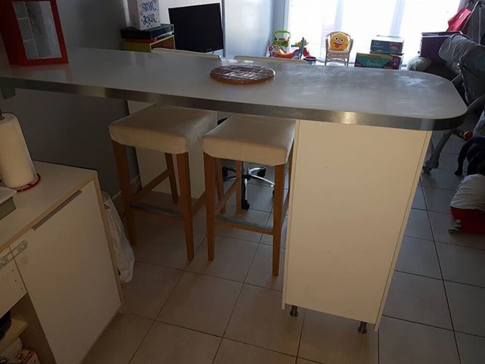 Bar avec rangement + 2 chaises hautes Meubles