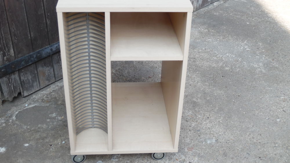 PETIT MEUBLE SUR ROULETTES Meubles