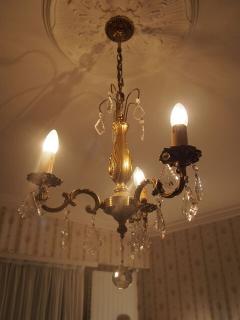 LUSTRE EN BRONZE AVEC PAMPILLES 100 Pluc-sur-Li (22)