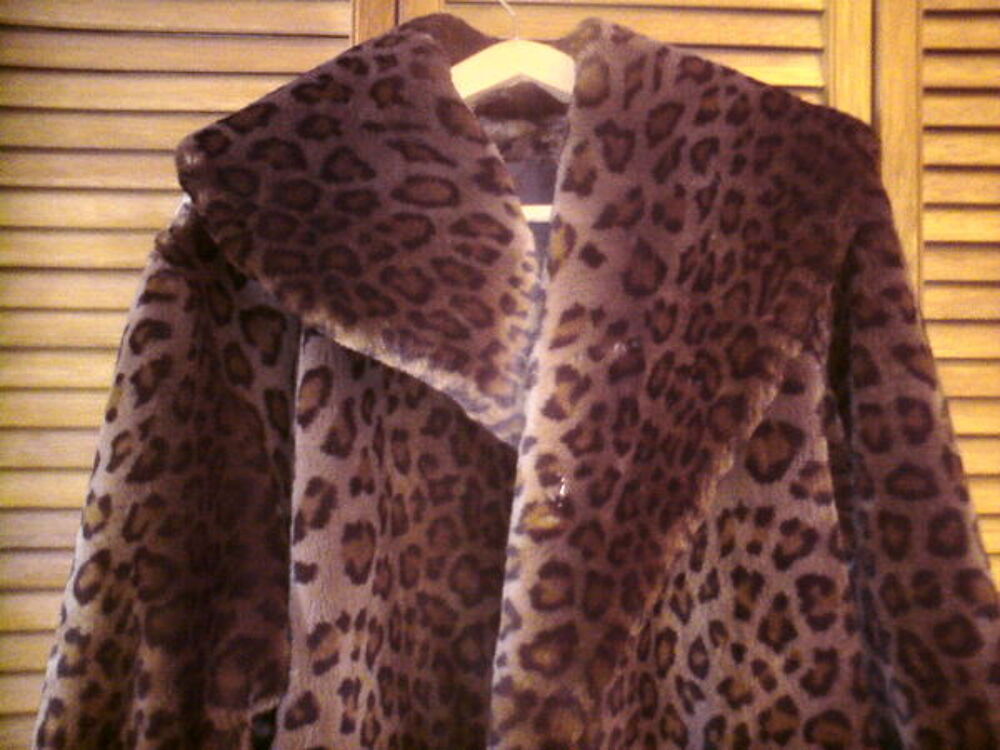 Superbe manteau
fourrure synth&eacute;tique Vêtements