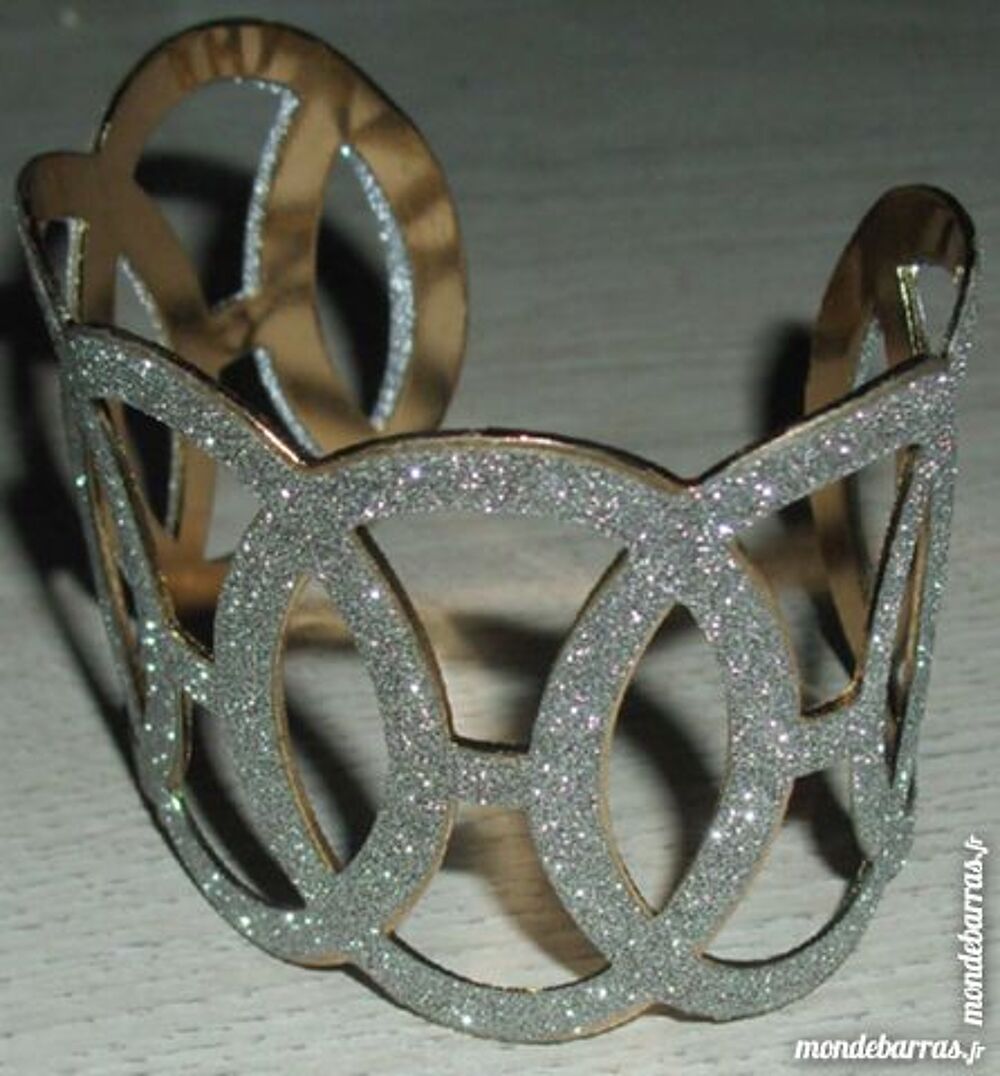 Bracelet manchette chic Bijoux et montres