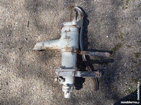 Pompe � bras murale ancienne,fonte,d�co,puit 65 Castres (81)