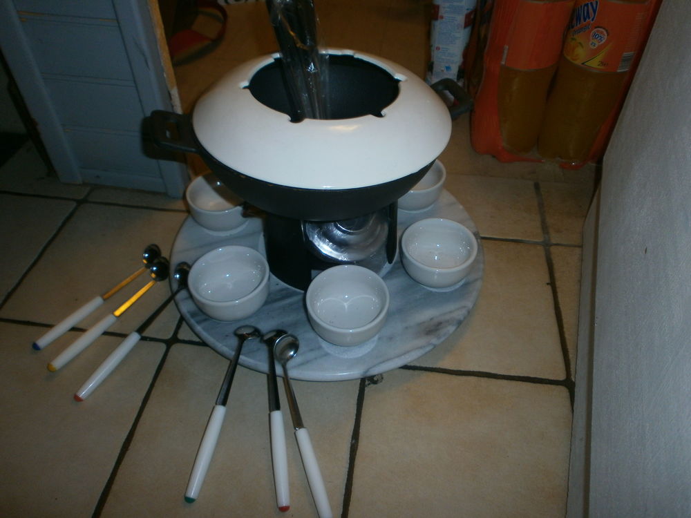 service &agrave; fondue bourguignonne avec plateau tournant Electroménager