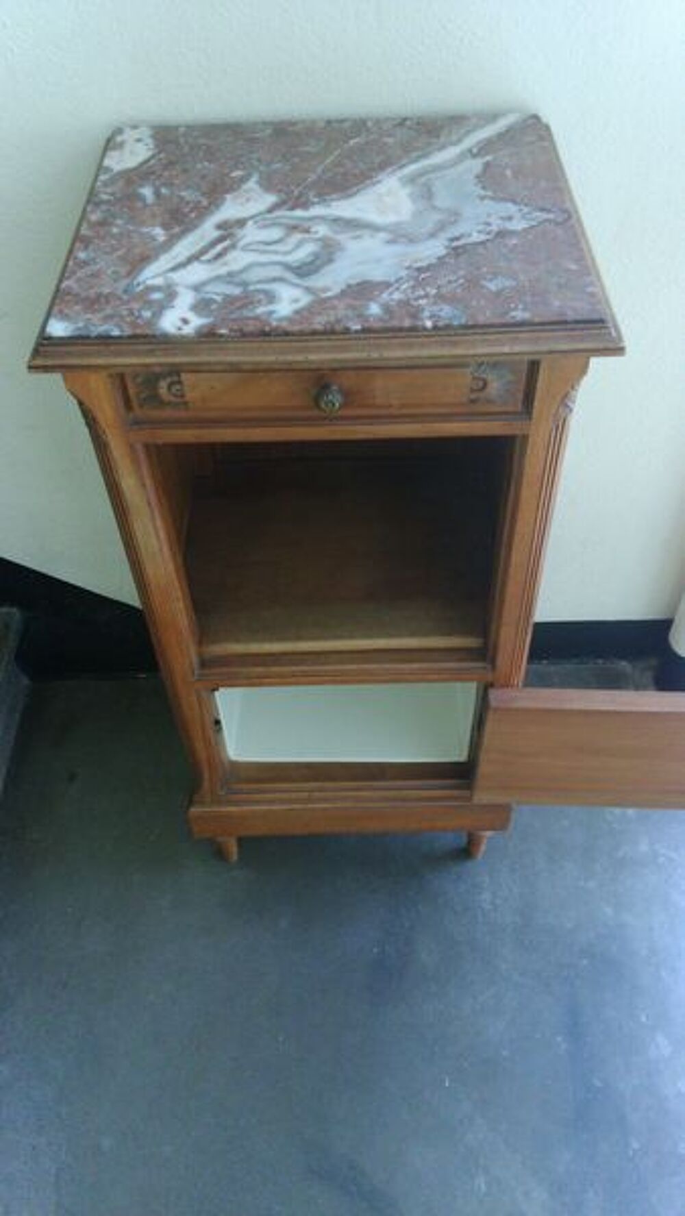 joli table de nuit Meubles