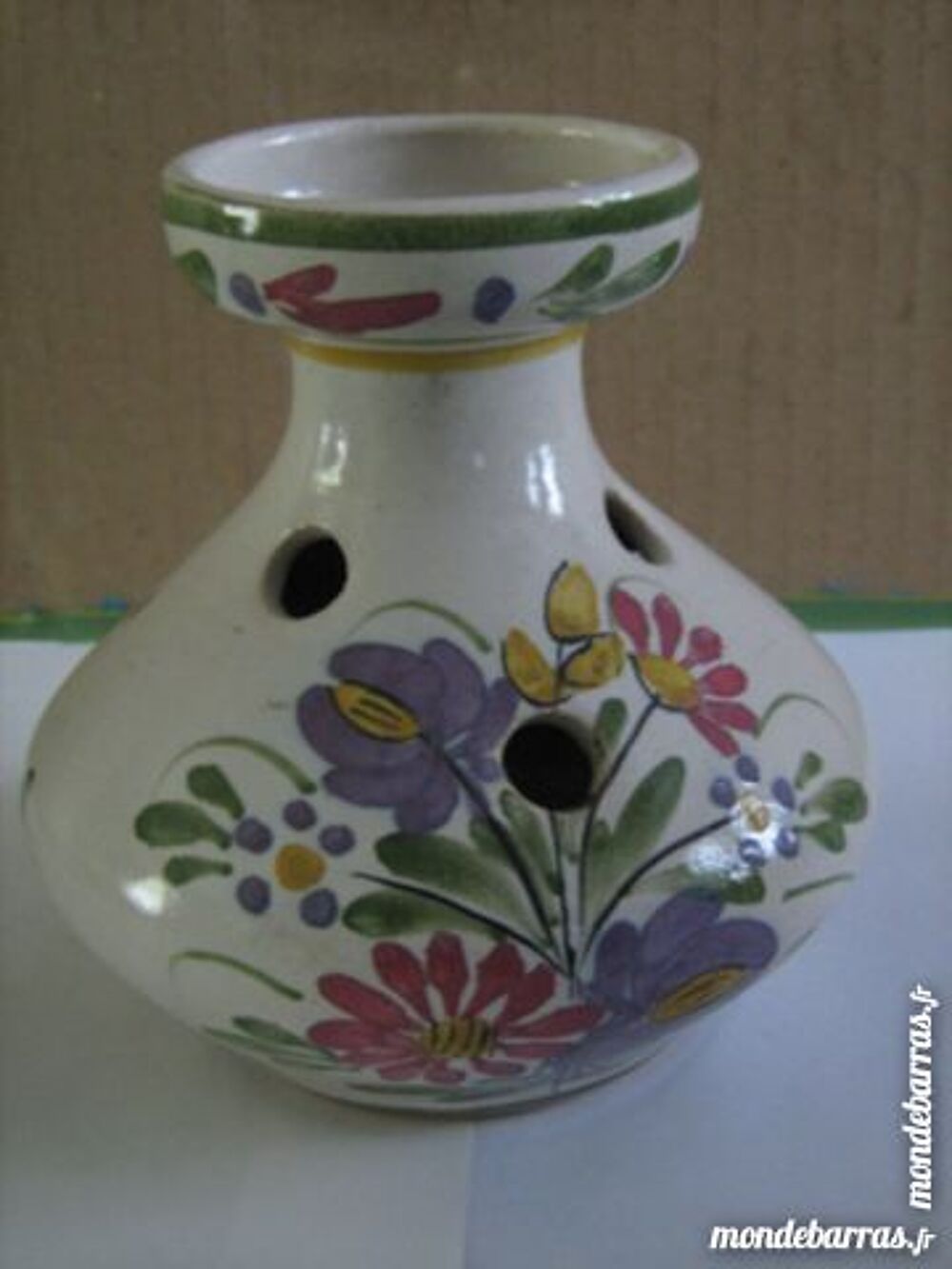 VASE ET PIQUE FLEUR en KERALUC decor de fleur 