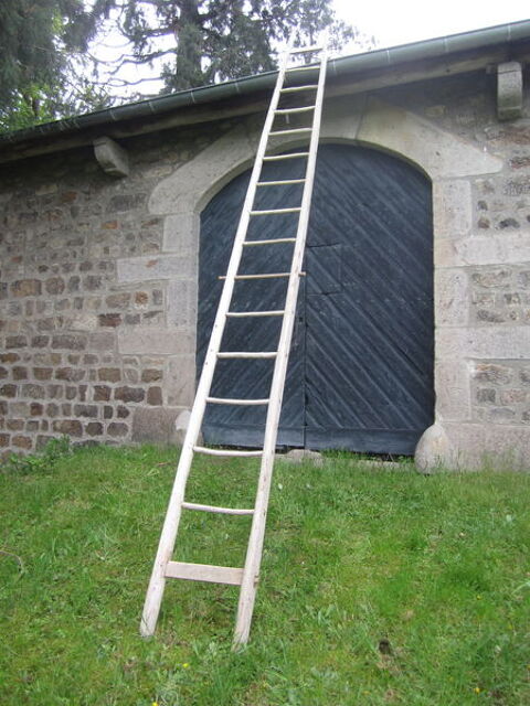 Echelle  bois typique 70 Saint-Étienne (42)