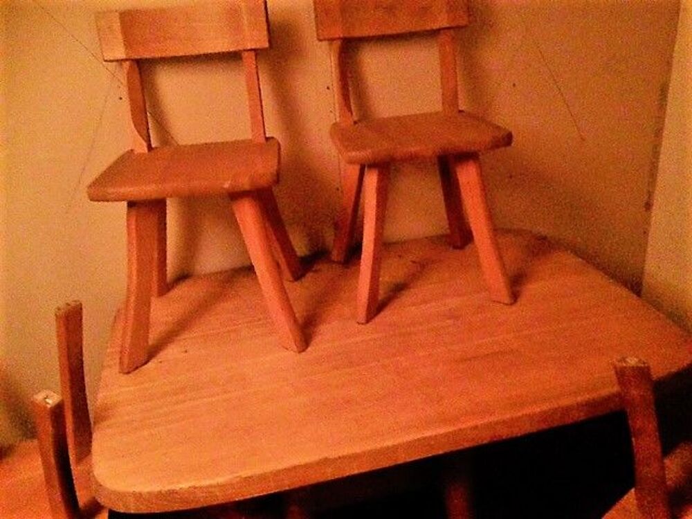 table &agrave; manger et chaises style design scandinave Meubles