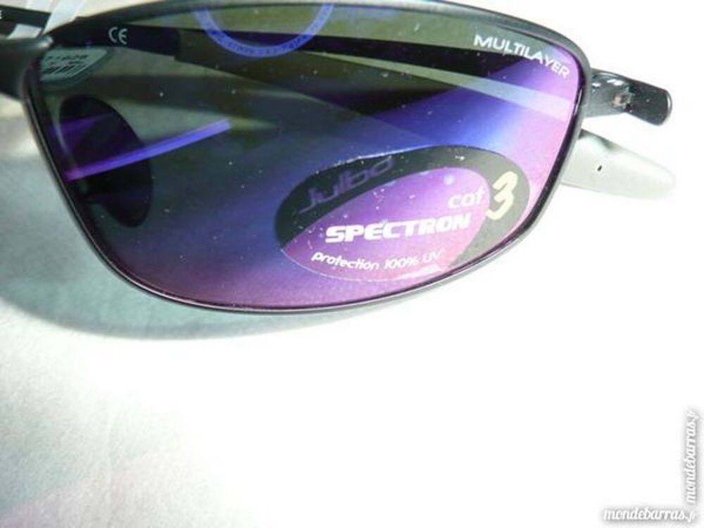 Paire de Lunettes Julbo 100% UV Bijoux et montres