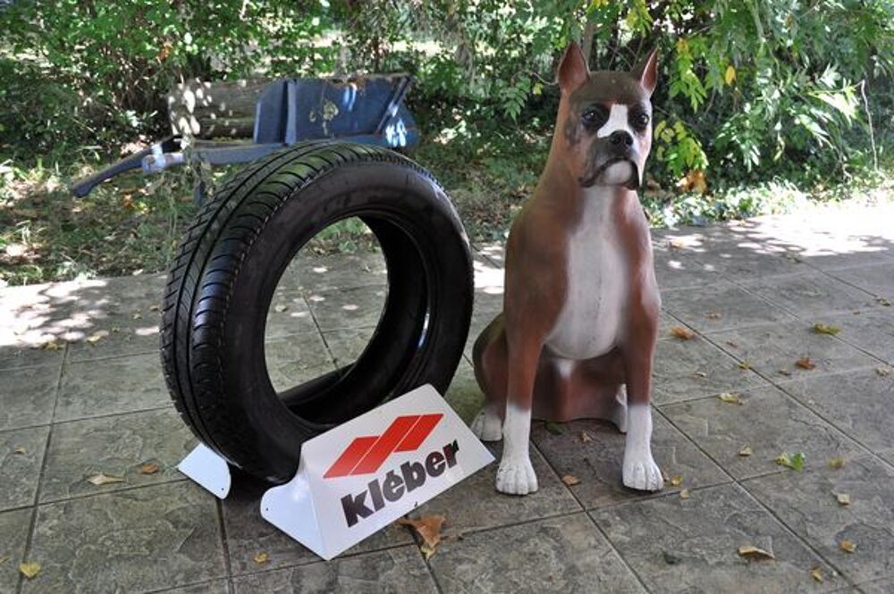 Mascotte Boxer des pneus Kl&eacute;ber Dcoration