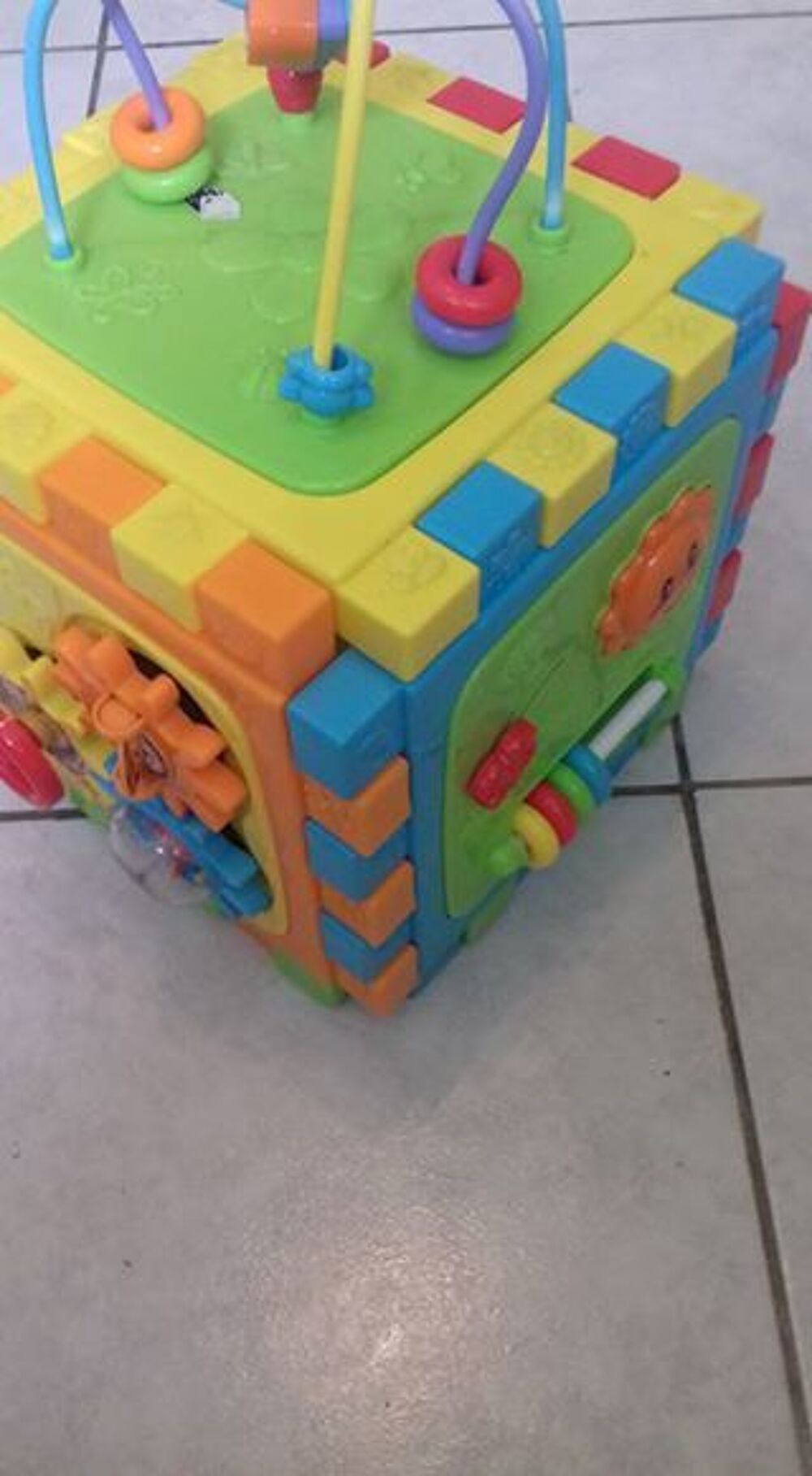 Cube d'activit&eacute; Jeux / jouets