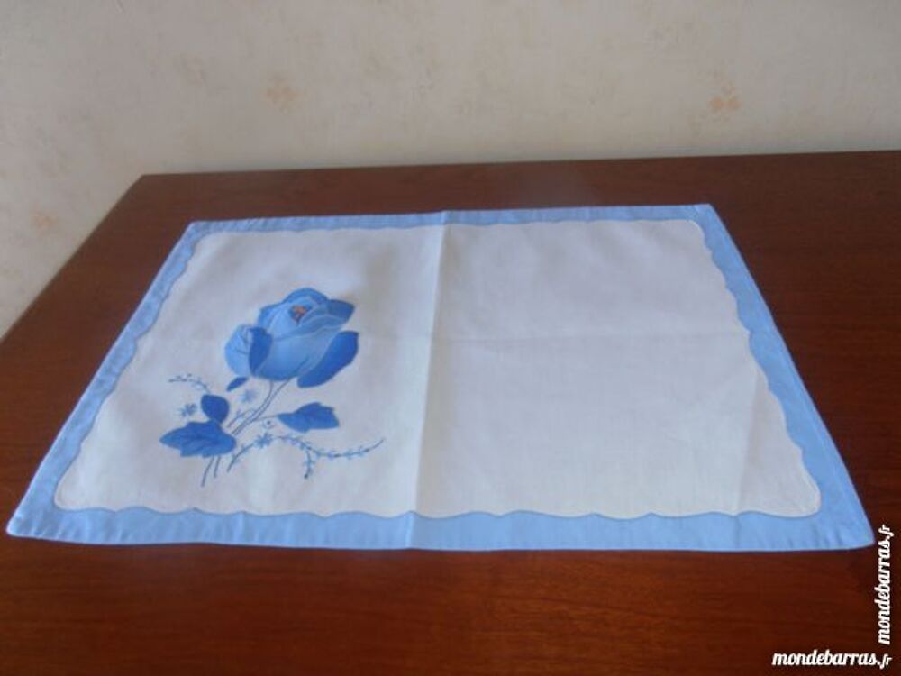 Set de table brod&eacute; bleu + serviette (68) Cuisine