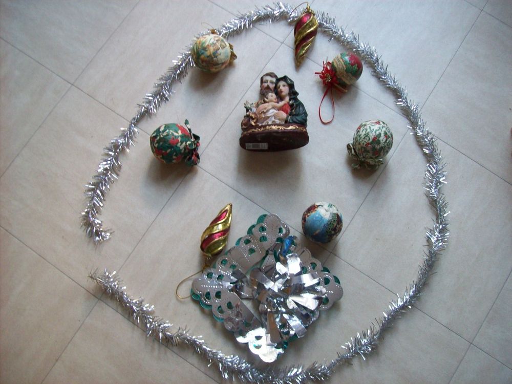 GUIRLANDES ET BOULES MAUVES NOEL - zoe
Décoration