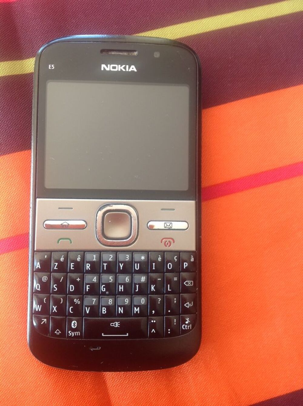 Nokia E5-00 debloqu&eacute; tous operateurs Téléphones et tablettes