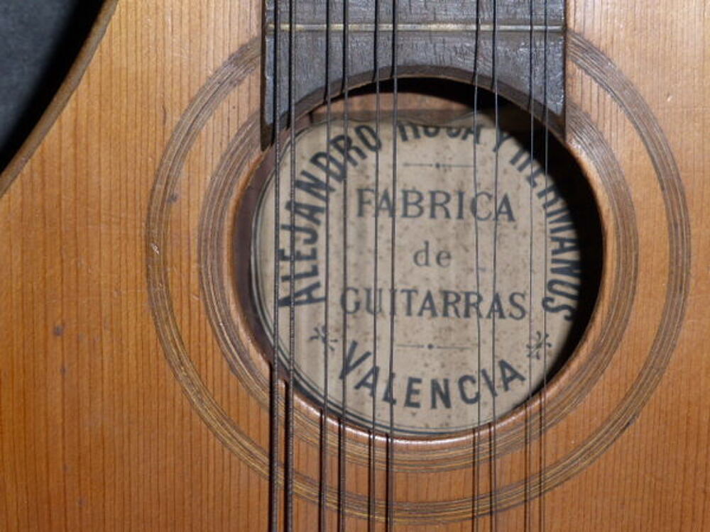 instrument de musique catalan (banduria) Instruments de musique