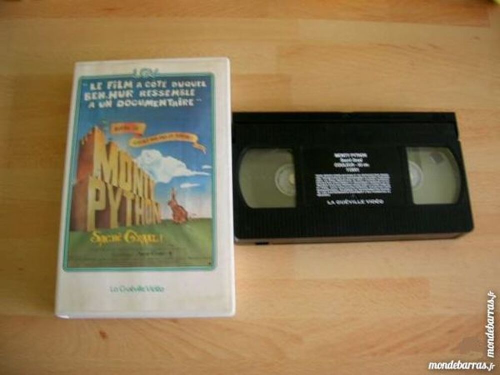 K7 VHS MONTY PYTHON Sacr&eacute; Graal DVD et blu-ray