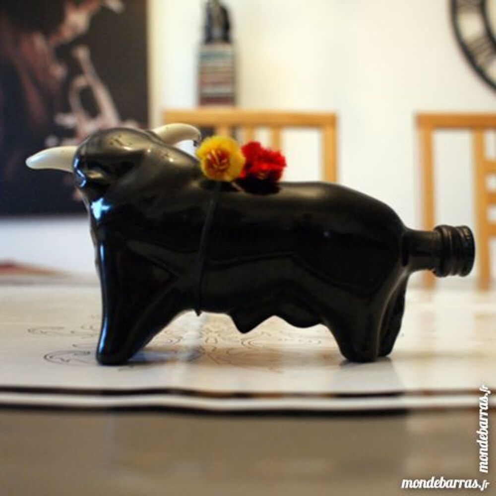 Mignonnette Espagnole de forme taureau Décoration