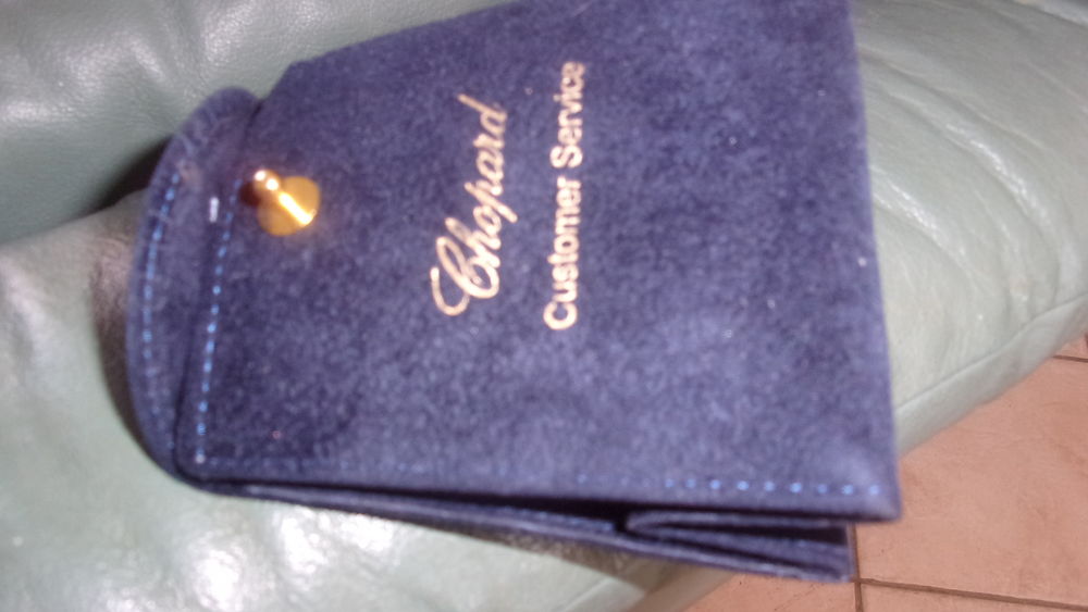ETUI OU POCHETTE CHOPARD POUR BIJOUX.(velour noir) Bijoux et montres