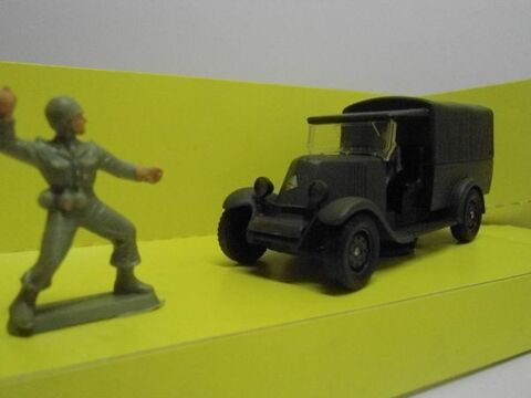 Renault KZ transport de troupe militaire - SOLIDO 24 Follainville-Dennemont (78)