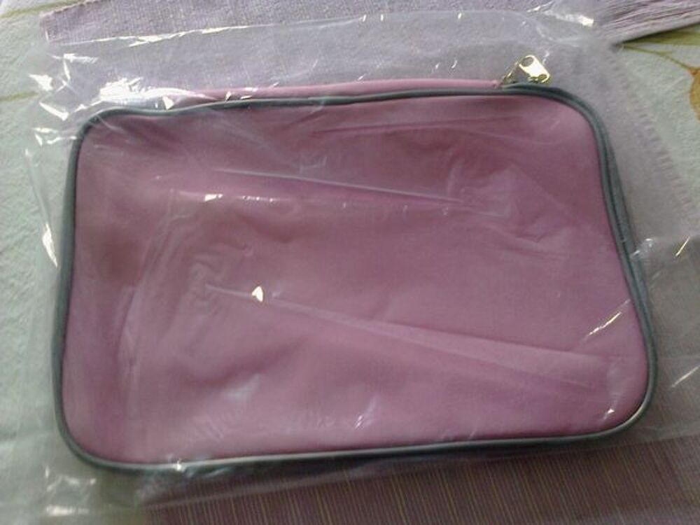 Etui n&eacute;opr&egrave;ne rose pour Samsung Galaxy Tab 4 10.1 Matériel informatique