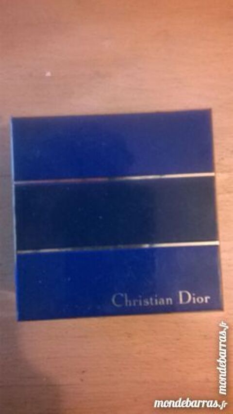 poudre libre avec houpette 10 Antibes (06)