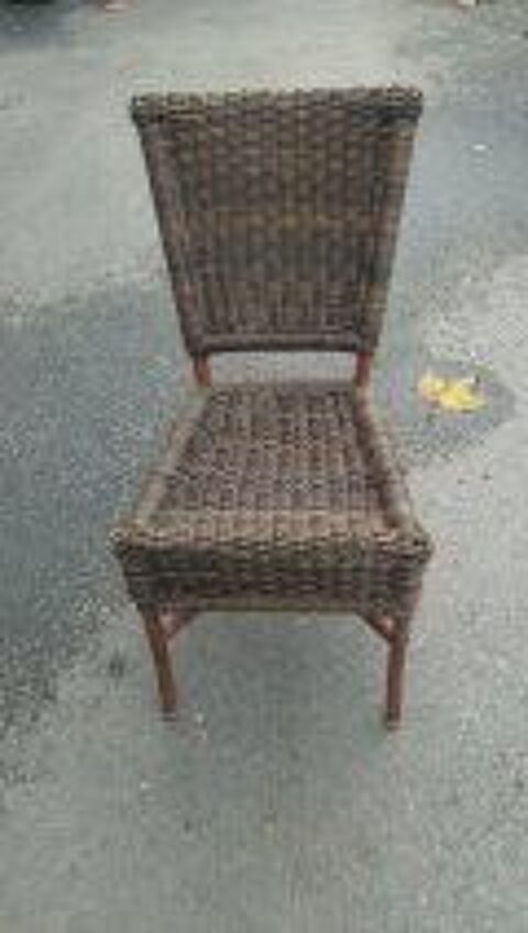 lot de 20 chaises en bois a vendre 10 piece PARIS 17 10 Paris 17 (75)