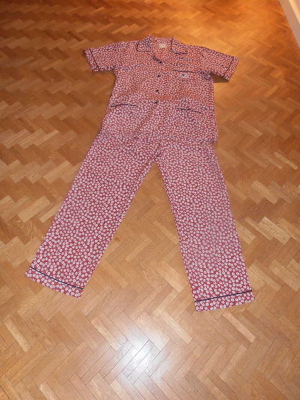Pyjama bordeaux motifs marguerites (77) Vêtements