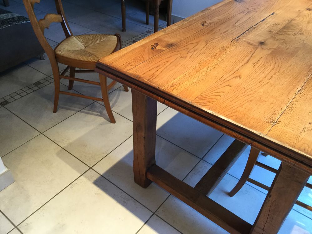 Table cha&icirc;ne massif avec chaises Meubles