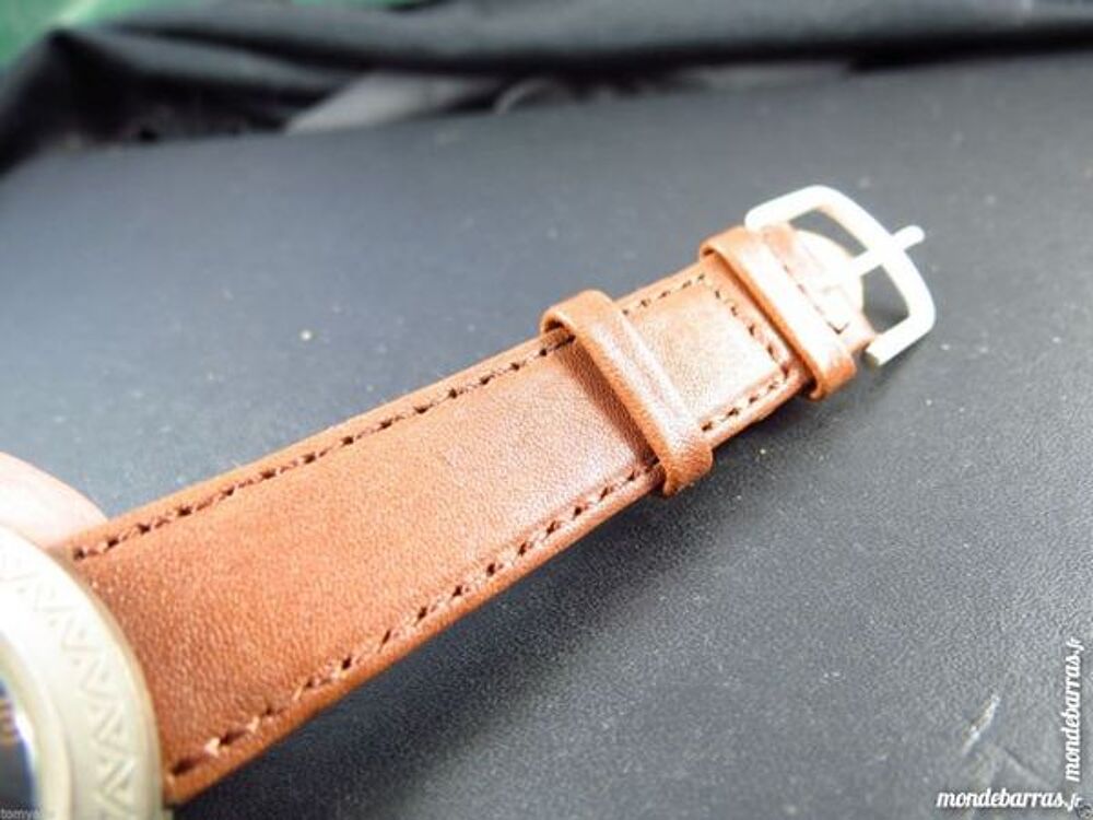 RED SOIL INDIAN PATERN montre analogique DIV0464 Bijoux et montres