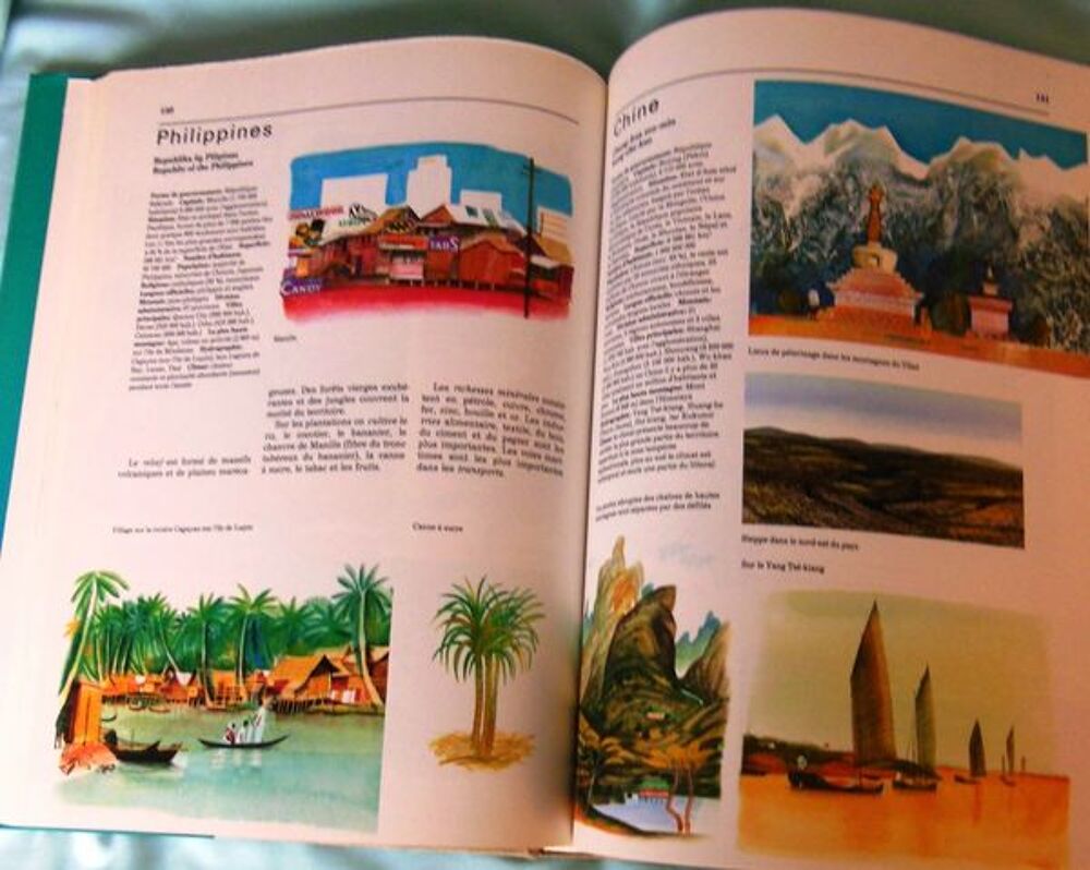 GRAND ATLAS ILLUSTRE Livres et BD