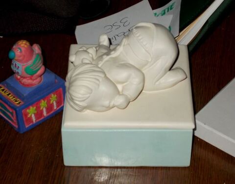 Bonbonni�re bo�te b�b� et ourson made in France 50 Monflanquin (47)