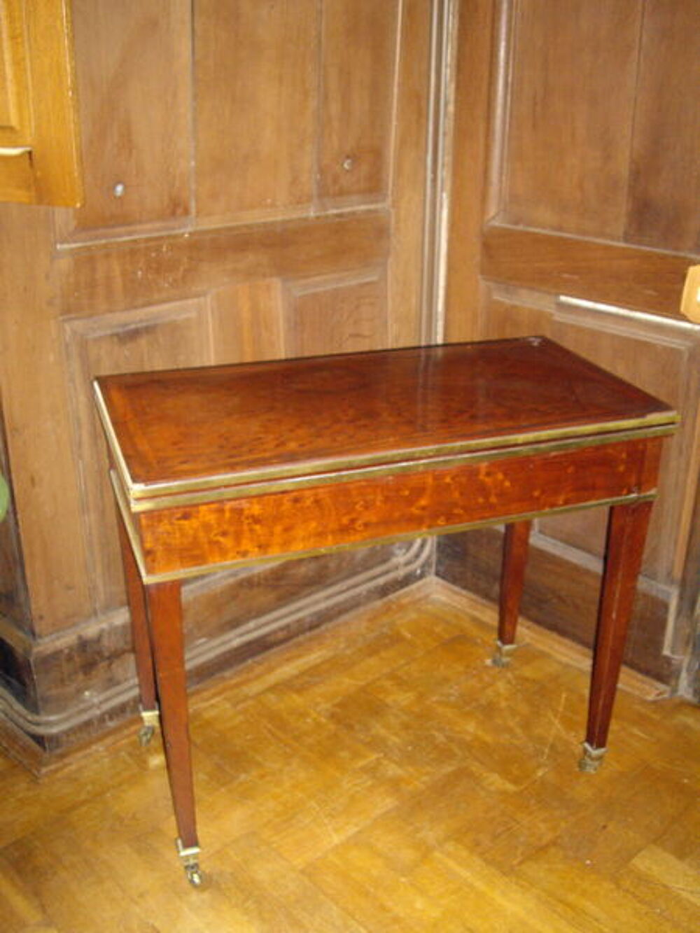 jolie table &agrave; jeu du 19&deg; si&egrave;cle Meubles