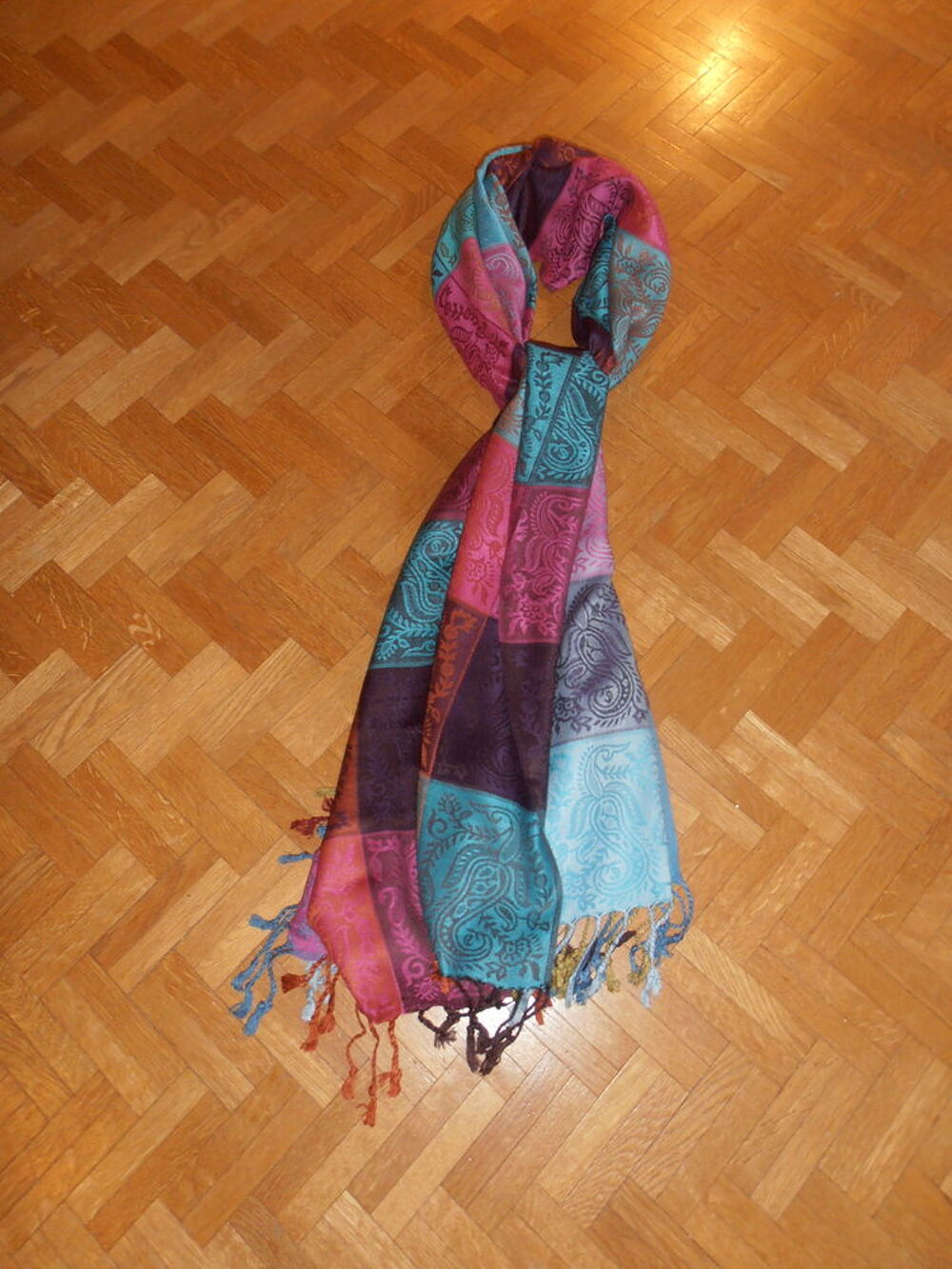 Etole color&eacute;e satin&eacute;e (80) Vêtements
