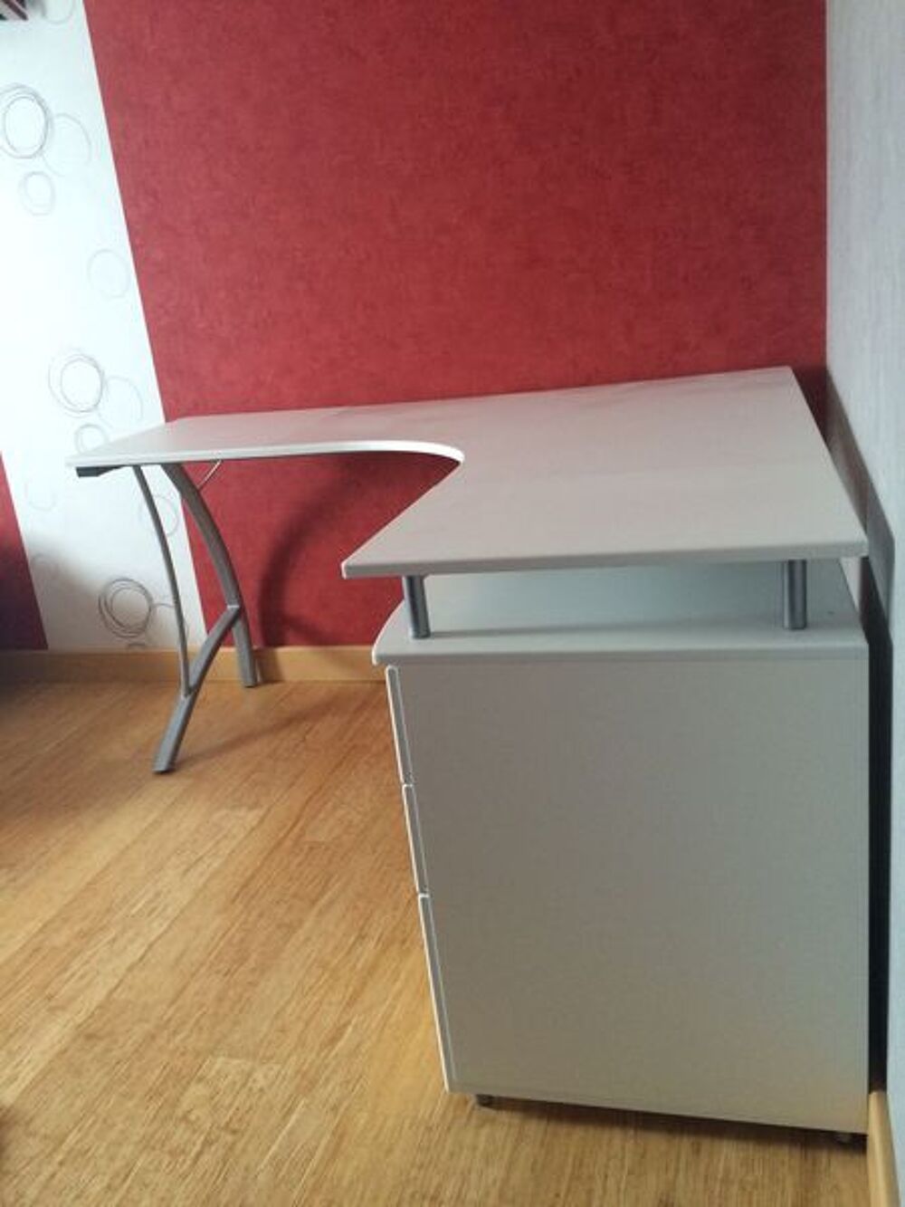 Bureau blanc tr&egrave;s bon &eacute;tat Meubles