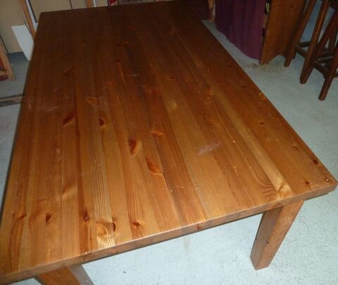 tres belle table en pin massif 100 Flassans-sur-Issole (83)