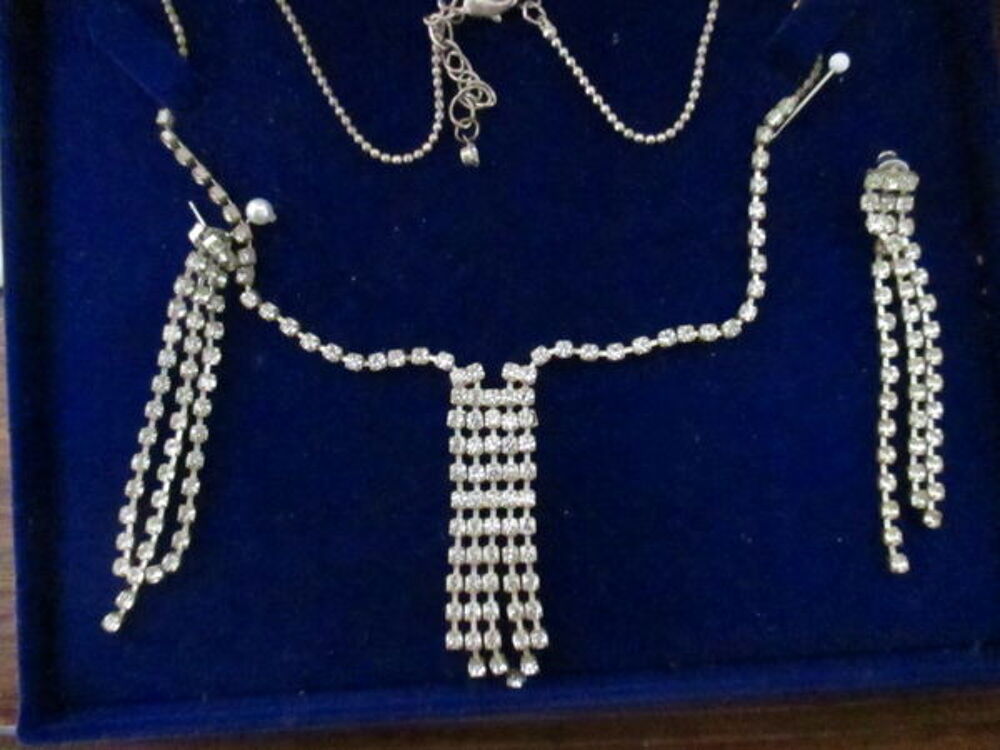 PARURE collier &amp; B.oreilles fantaisie Bijoux et montres