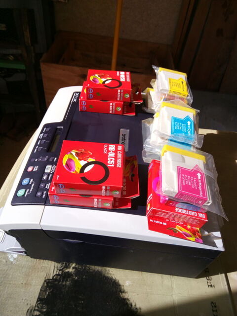 Imprimante BrotherDCP 130 C plus 16 cartouches 35 Vesseaux (07)