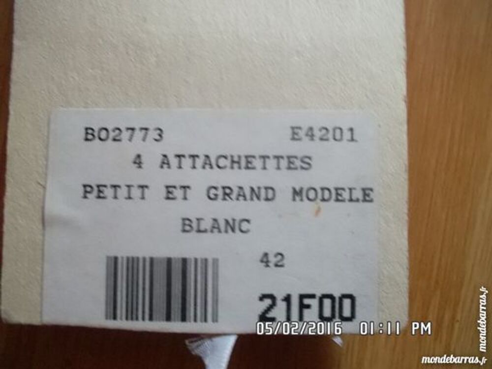 ATTACHETTES-BRETELLE Bijoux et montres