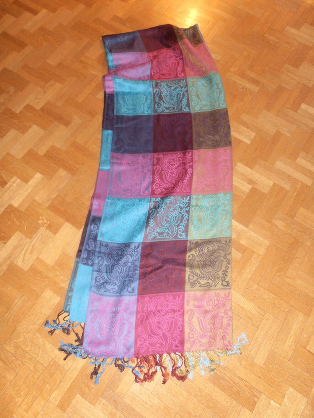 Etole color&eacute;e satin&eacute;e (80) Vêtements