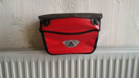 sacoche de guidon Vaude (6 L) noir et rouge 40 Saintes (17)