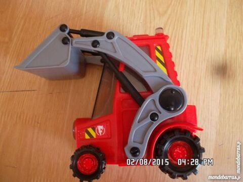 tracteur rouge et gris 1 Chambly (60)