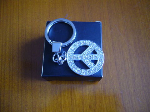 superbe porte cl�  peace & love  10 Paris 18 (75)