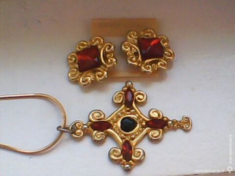 Collier croix stylise pierre +boucles assortis 15 Yutz (57)