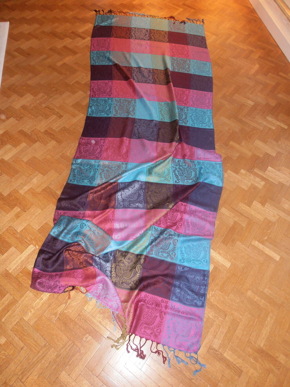 Etole color&eacute;e satin&eacute;e (80) Vêtements