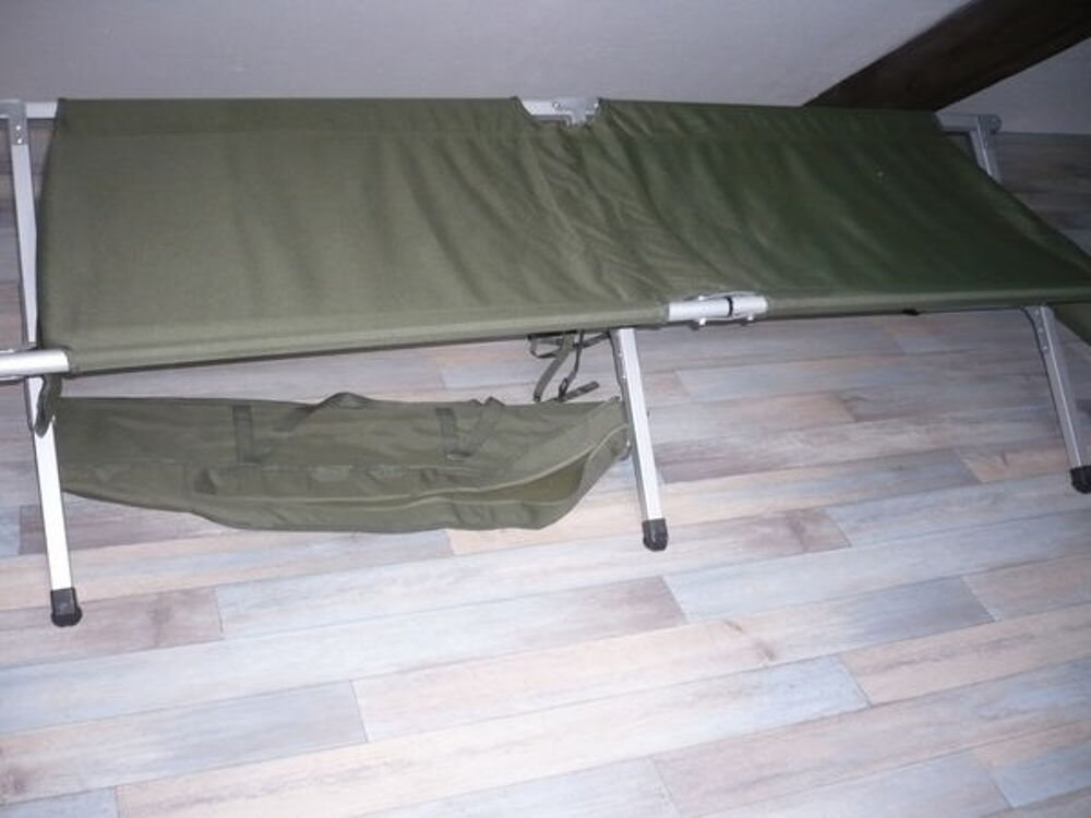 Lit de camp + &eacute;tui de rangement Meubles