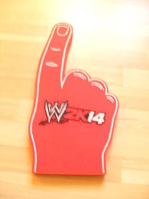 Main en mousse à l'effigie de la WWE 10 Ardoix (07)
