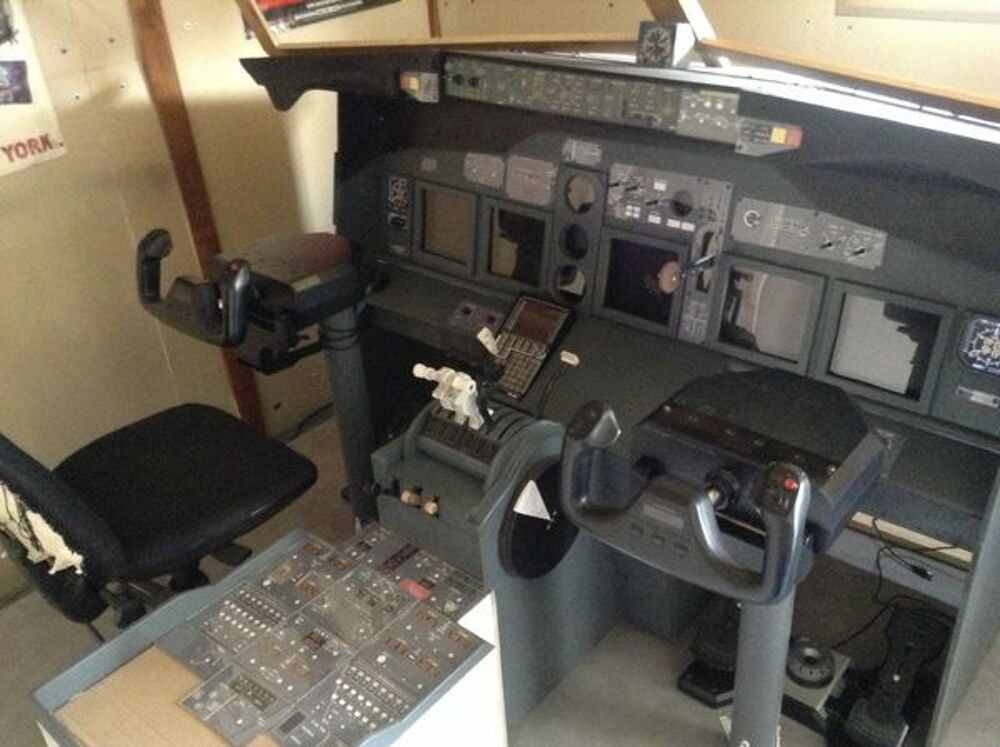 Simulateur de vol cockpit avion Consoles et jeux vidéos