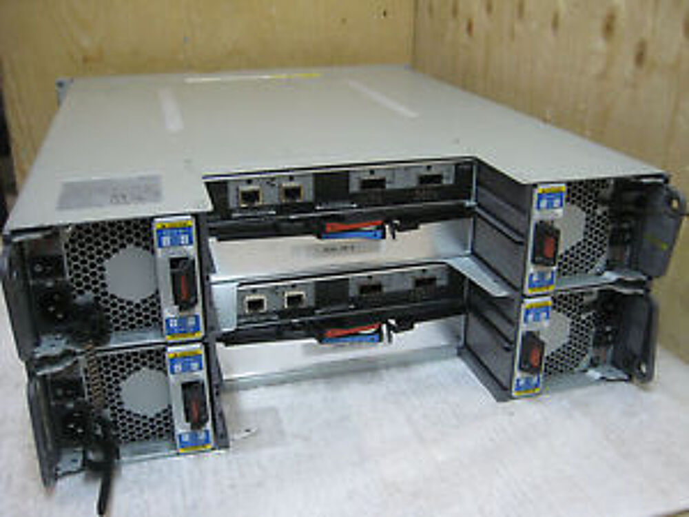 Shelf NetApp DS4243 complet avec 24 disques de 300Go 15k rpm Matériel informatique