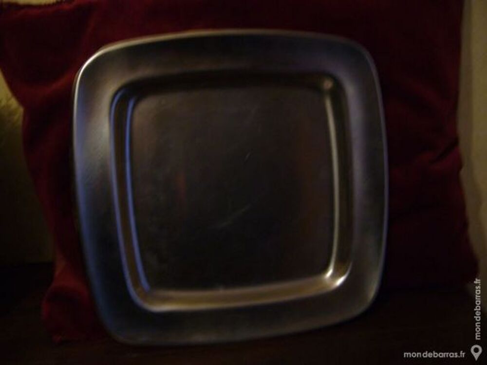 tr&egrave;s joli plat de service inox bross&eacute; Gulden Cuisine