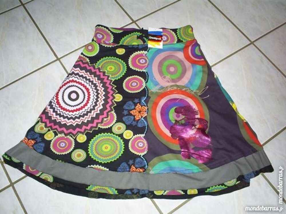 Jupe DESIGUAL NEUVE Taille M Vêtements
