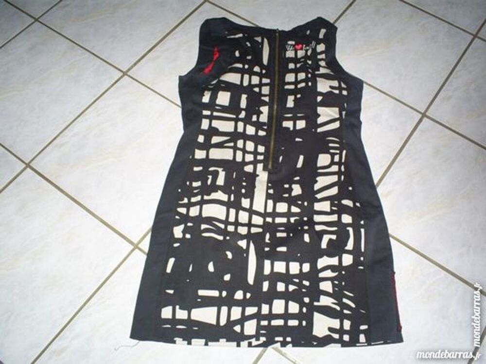 Robe DESIGUAL Taille 38 Vêtements
